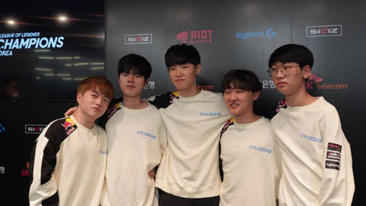 守球员犯规 守球员犯规