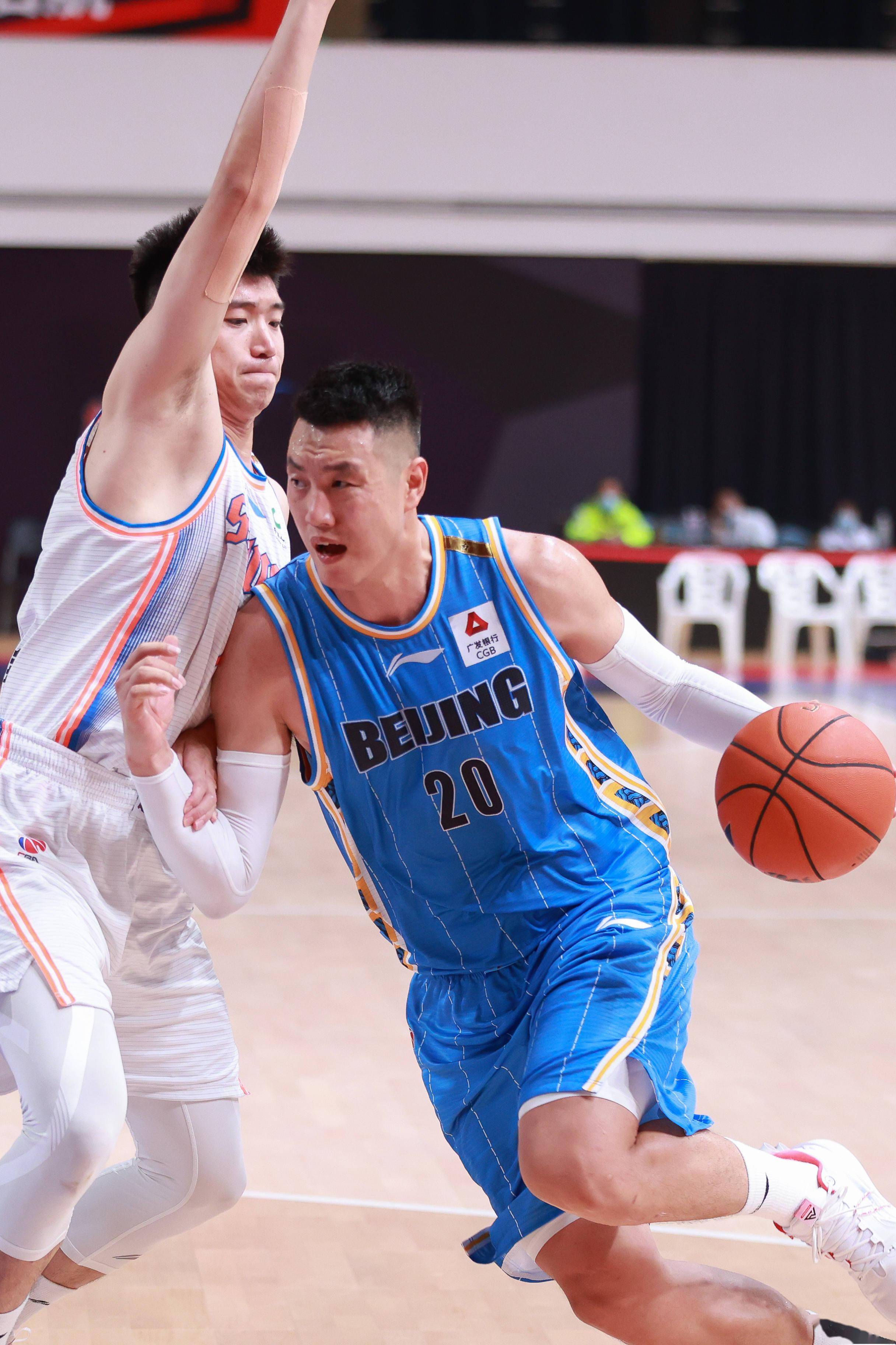 埃斯图皮尼 埃斯图皮尼